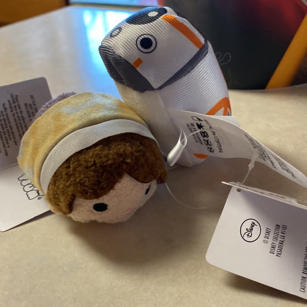 New! Two Tsum Tsums, Hans Solo & B B 8. 💫